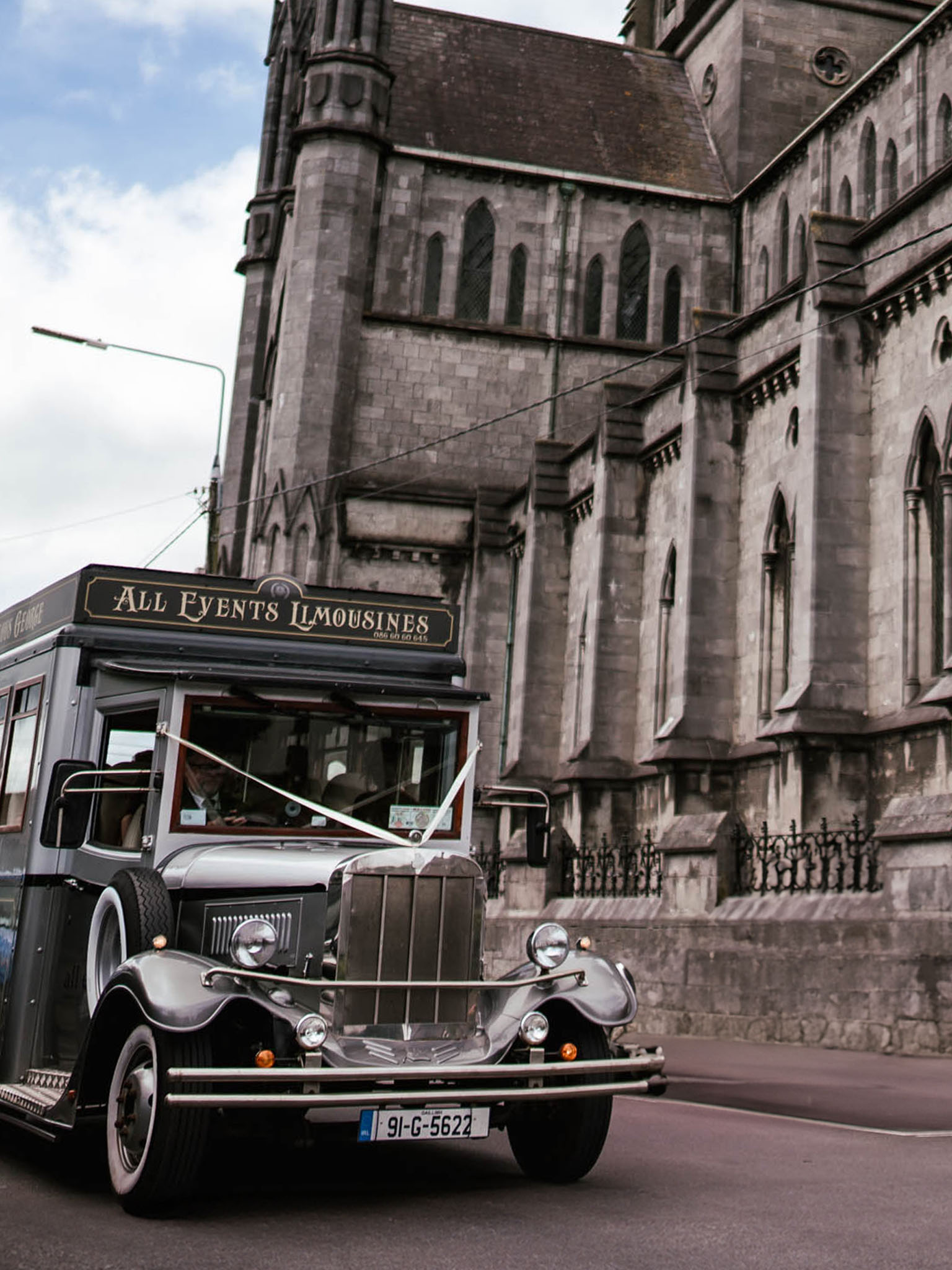 ‘Gorgeous George’ the Vintage Style Wedding Bus